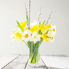 Load image into Gallery viewer, Simon Pearce Woodbury Vase