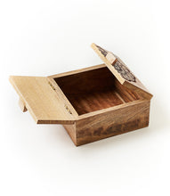 Load image into Gallery viewer, Mandala Keepsake Box